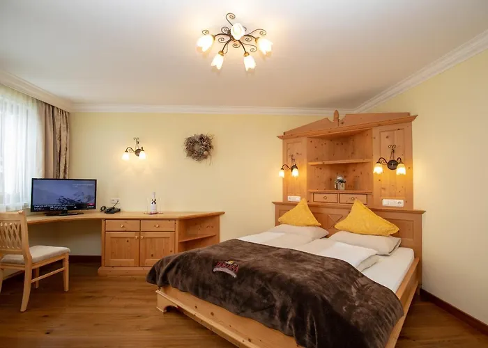 Hotel Trisanna Bed & Breakfast 4*