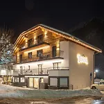 Trisanna Bed & Breakfast 4*