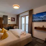 Trisanna Bed & Breakfast 4*