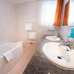 Trisanna B&B 이스크글