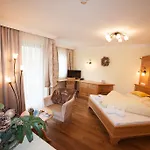 Trisanna Bed & Breakfast 4*