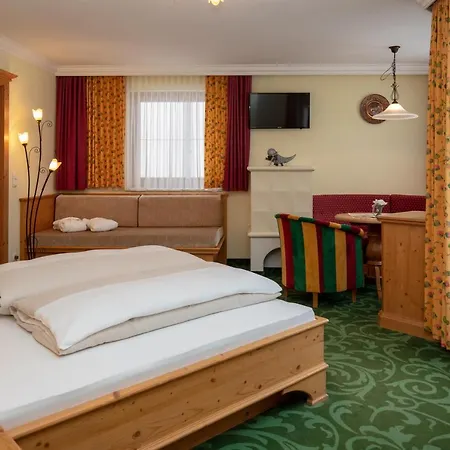 לינה וארוחת בוקר Alpenresidenz Trisanna 4*
