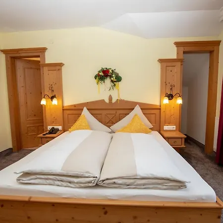 לינה וארוחת בוקר Alpenresidenz Trisanna