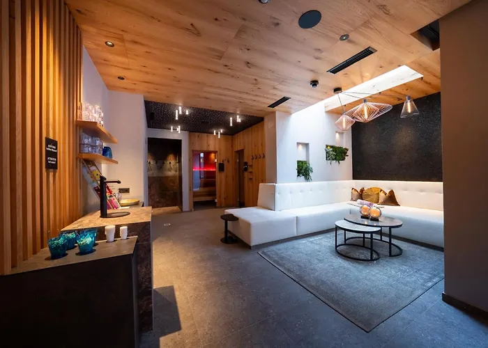 Bed & Breakfast Hotel Trisanna 4*