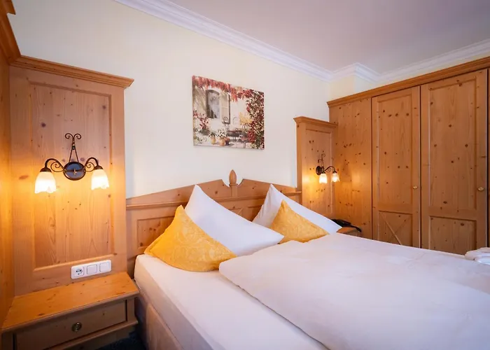 Bed & Breakfast Hotel Trisanna 4*