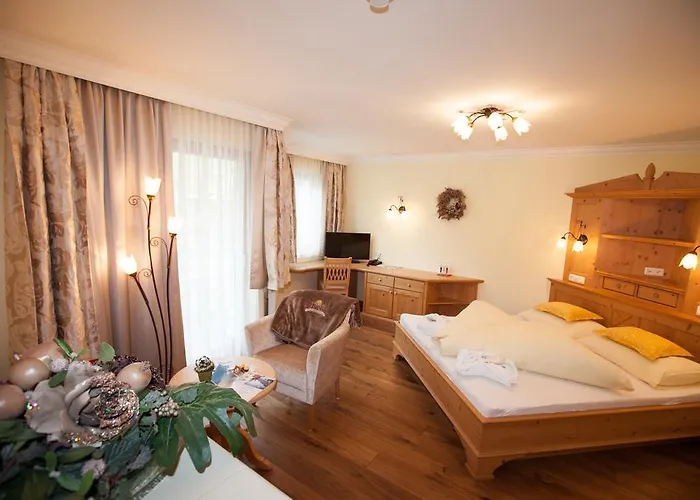 Hotel Trisanna Bed & Breakfast 4*