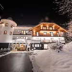 Trisanna Bed and Breakfast Ισγκλ