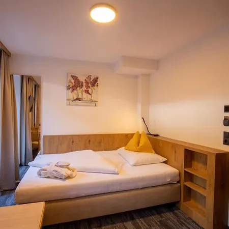 Alpenresidenz Trisanna Couette-café